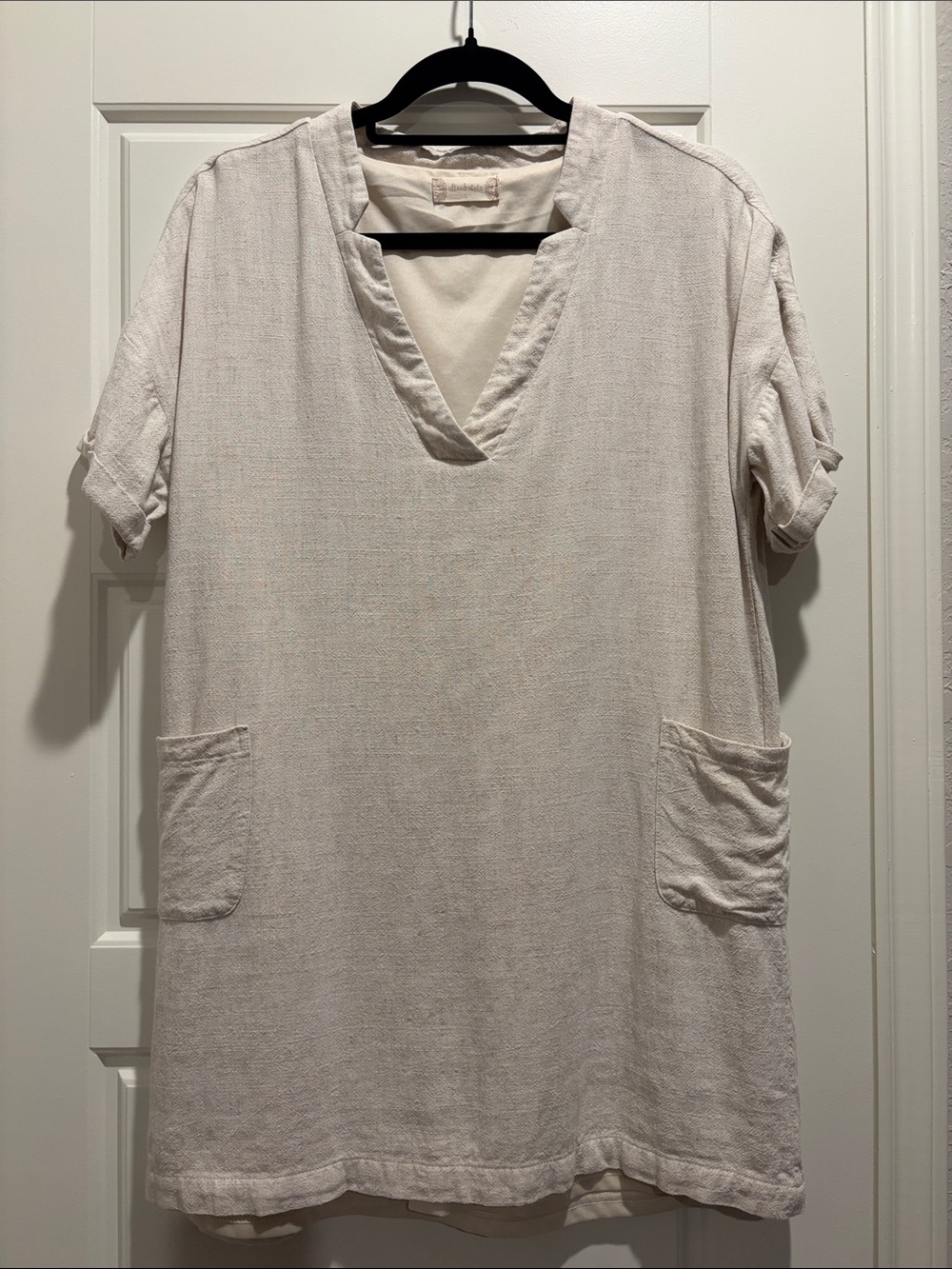Altard state Relaxed V-Neck Tunic top in linen Ivory
